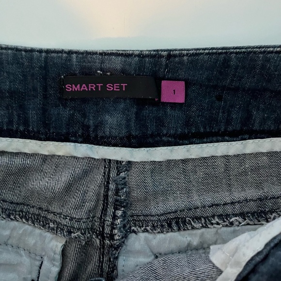 Smart Set Dark Jean shorts size 1 - Picture 2 of 10